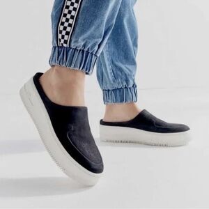 NEW Nike Air Force 1 Lover XX Premium
Women's size: 9